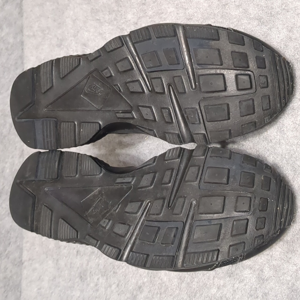 Nike Huarache Run GS Triple Black Sneakers size 6.5Y women's 8 - Picture 5 of 8